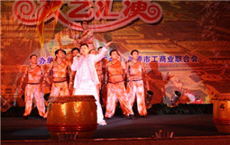豪氣面對萬重浪 要做就做大將軍
