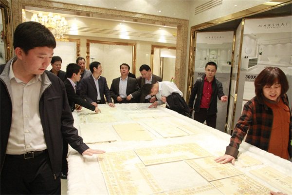 陜西省委常委延安市委書記姚引良一行蒞臨將軍企業參觀指導
(圖2)