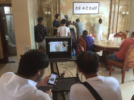 央視廣告第三波——將軍陶瓷董事長柳朝陽先生驚喜現身廣告拍攝現場
(圖5)